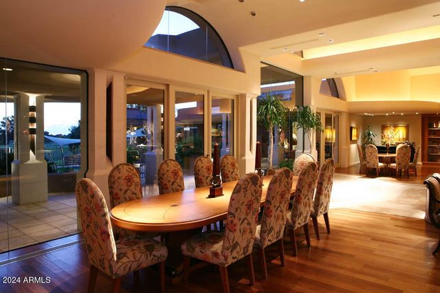 15 Biltmore Estates Drive, Phoenix, AZ 85016