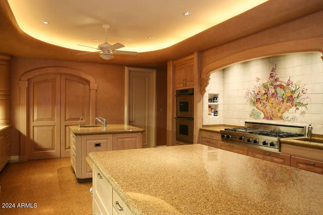 15 Biltmore Estates Drive, Phoenix, AZ 85016