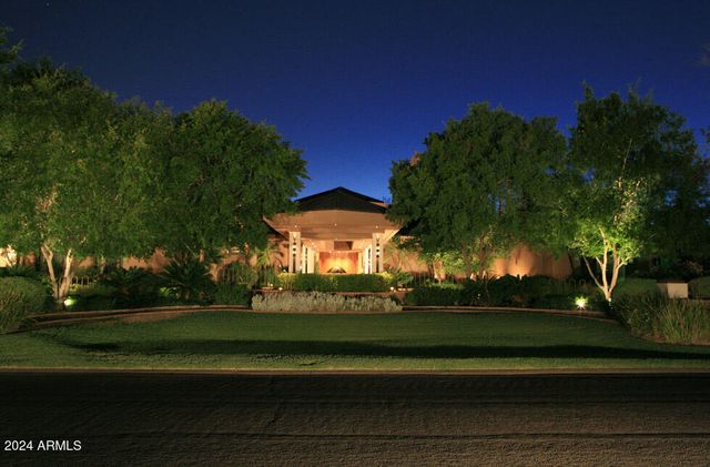 15 Biltmore Estates Drive, Phoenix, AZ 85016