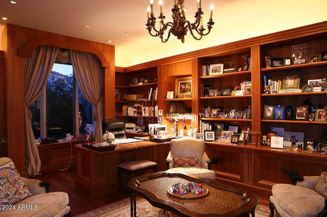 15 Biltmore Estates Drive, Phoenix, AZ 85016