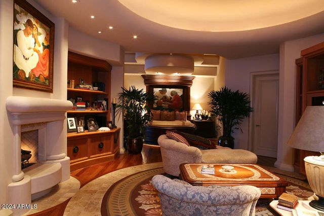 15 Biltmore Estates Drive, Phoenix, AZ 85016