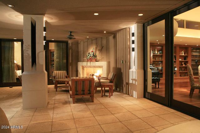 15 Biltmore Estates Drive, Phoenix, AZ 85016