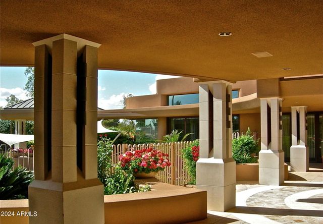 15 Biltmore Estates Drive, Phoenix, AZ 85016