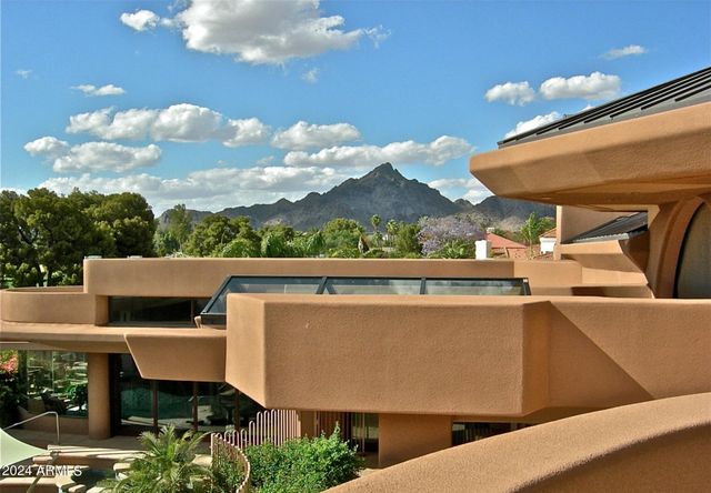 15 Biltmore Estates Drive, Phoenix, AZ 85016