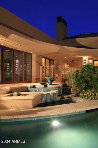 15 Biltmore Estates Drive, Phoenix, AZ 85016