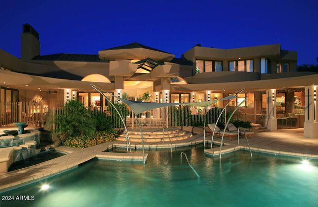 15 Biltmore Estates Drive, Phoenix, AZ 85016