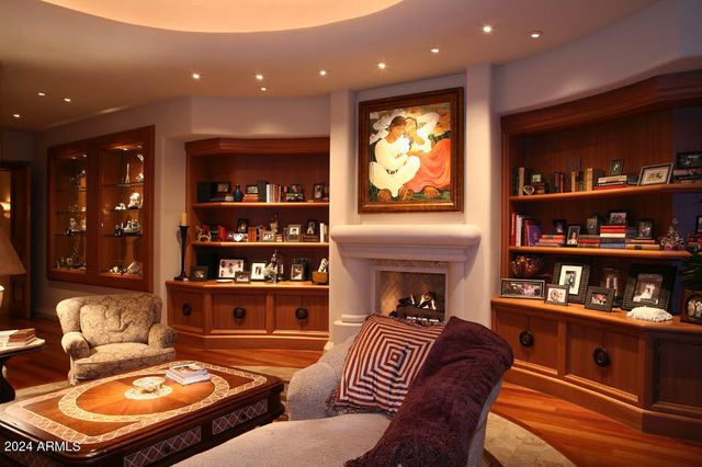 15 Biltmore Estates Drive, Phoenix, AZ 85016