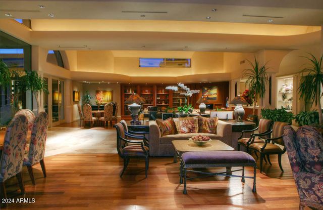 15 Biltmore Estates Drive, Phoenix, AZ 85016