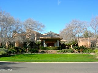 15 Biltmore Estates Drive, Phoenix, AZ 85016