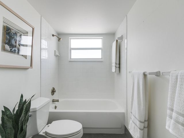 2555 NE 11th Street PH1, Fort Lauderdale, FL 33304