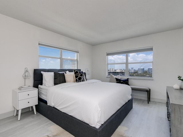 2555 NE 11th Street PH1, Fort Lauderdale, FL 33304