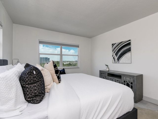 2555 NE 11th Street PH1, Fort Lauderdale, FL 33304