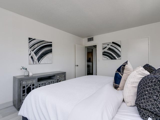 2555 NE 11th Street PH1, Fort Lauderdale, FL 33304