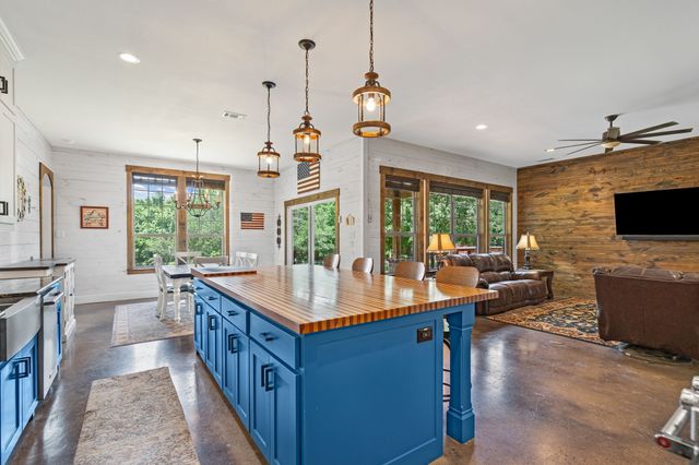 260 Peggy Lane, Gunter, TX 75058