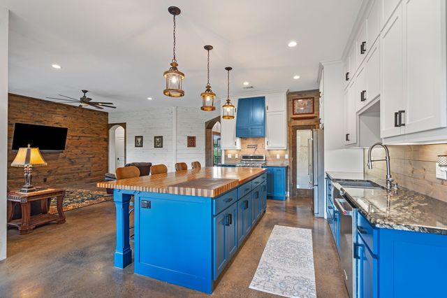 260 Peggy Lane, Gunter, TX 75058