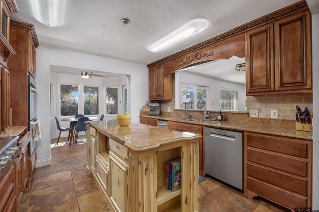 287 North Bay Drive, Bullard, TX 75757