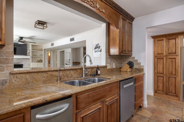 287 North Bay Drive, Bullard, TX 75757