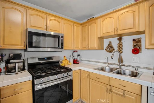 9562 Via Bernardo, Burbank, CA 91504