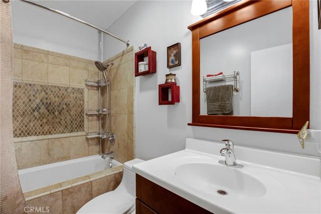 9562 Via Bernardo, Burbank, CA 91504