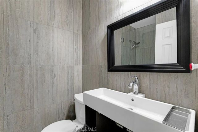 9562 Via Bernardo, Burbank, CA 91504