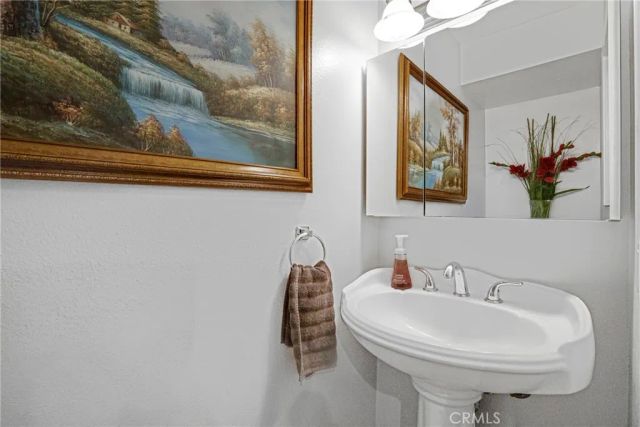 9562 Via Bernardo, Burbank, CA 91504