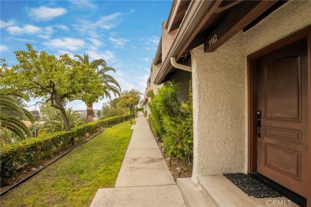 9562 Via Bernardo, Burbank, CA 91504