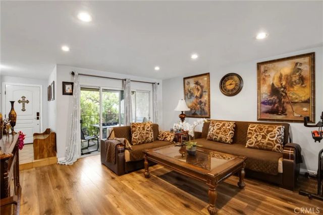 9562 Via Bernardo, Burbank, CA 91504