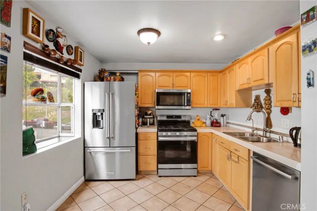 9562 Via Bernardo, Burbank, CA 91504