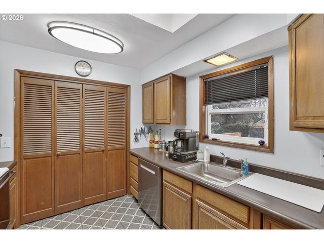 4736 Ne 77TH Ave, Portland, OR 97218