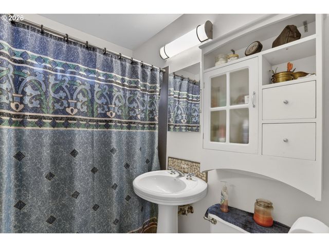 4736 Ne 77TH Ave, Portland, OR 97218