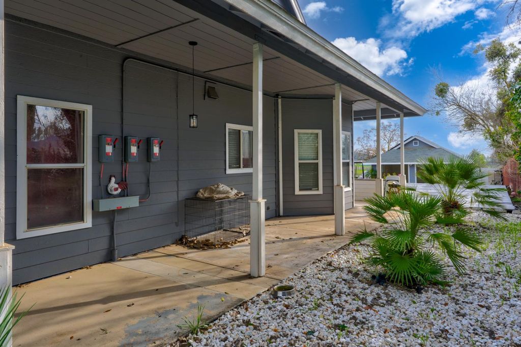 Image 10 of property listing at 29058 Avenue 22, Madera, CA 93638