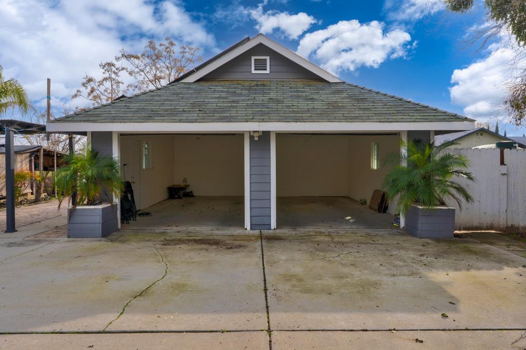 Image 13 of property listing at 29058 Avenue 22, Madera, CA 93638