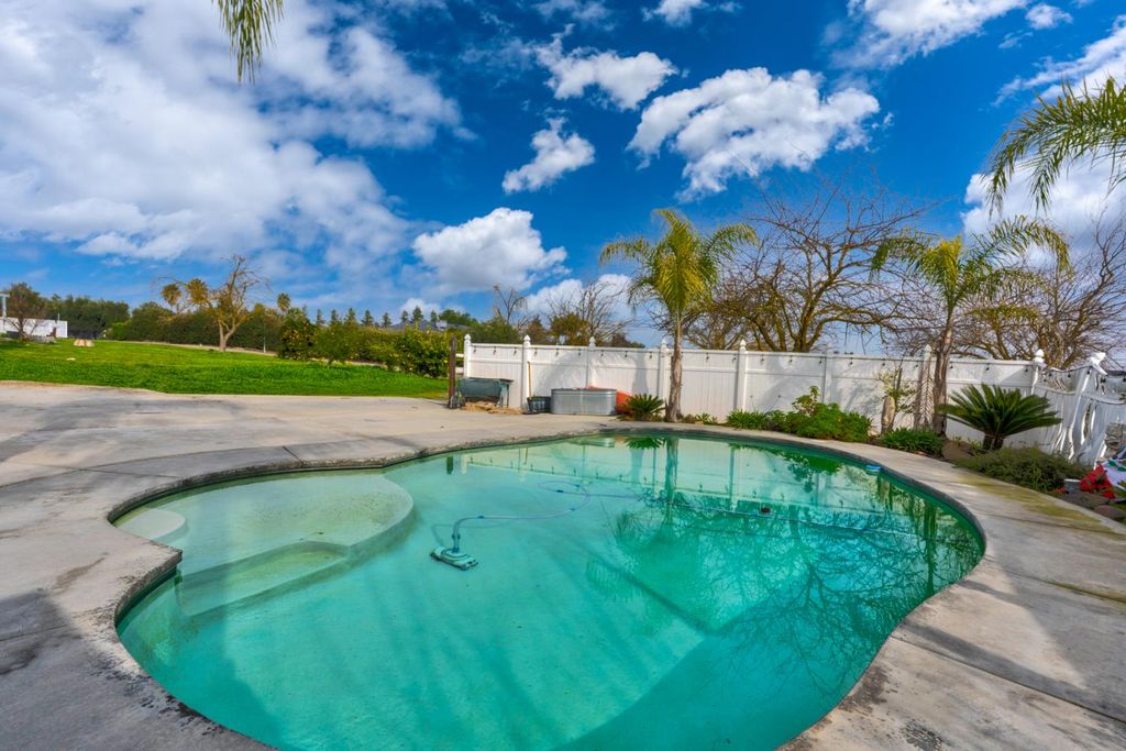 Image 17 of property listing at 29058 Avenue 22, Madera, CA 93638