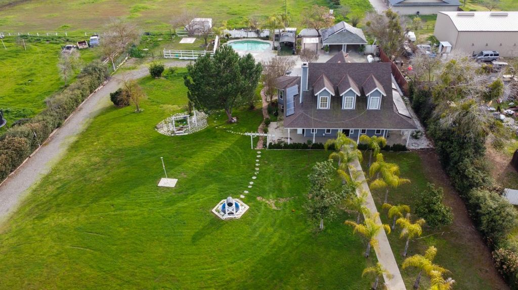 Image 5 of property listing at 29058 Avenue 22, Madera, CA 93638