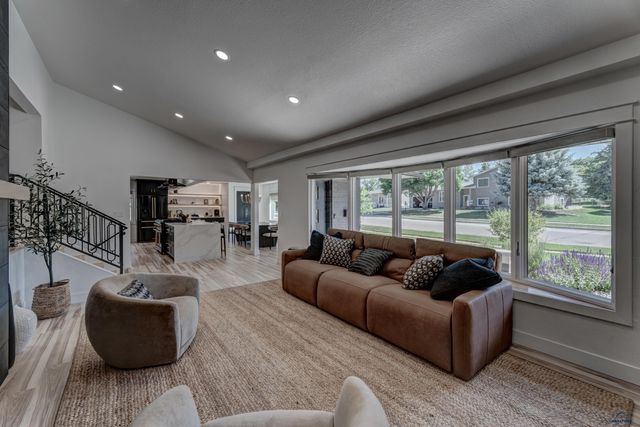 2929 COUNTRY CLUB DR, Rapid City, SD 57702