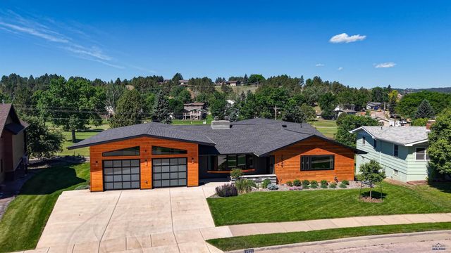 2929 COUNTRY CLUB DR, Rapid City, SD 57702