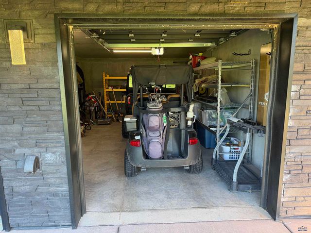 2929 COUNTRY CLUB DR, Rapid City, SD 57702