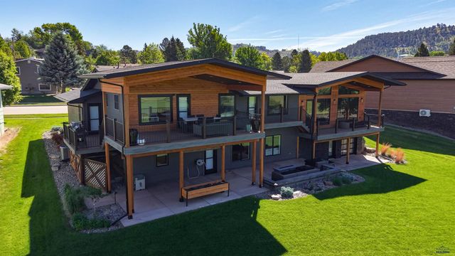 2929 COUNTRY CLUB DR, Rapid City, SD 57702