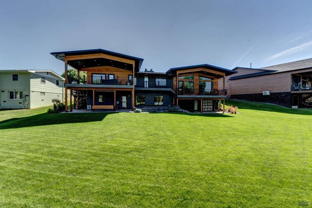 2929 COUNTRY CLUB DR, Rapid City, SD 57702