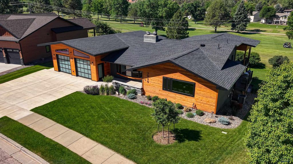 2929 COUNTRY CLUB DR, Rapid City, SD 57702
