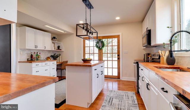 161 WARREN ST, Beverly, NJ 08010