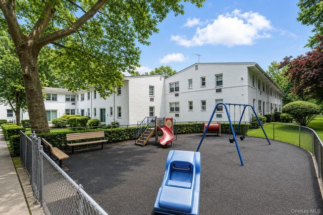 95 Avon Circle D, Rye Brook, NY 10573