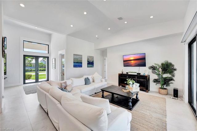 140 Sand Hill ST, Marco Island, FL 34145