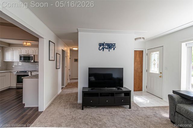 29652 Sherry Avenue, Madison Heights, MI 48071