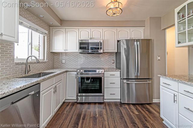 29652 Sherry Avenue, Madison Heights, MI 48071