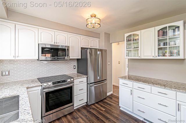 29652 Sherry Avenue, Madison Heights, MI 48071
