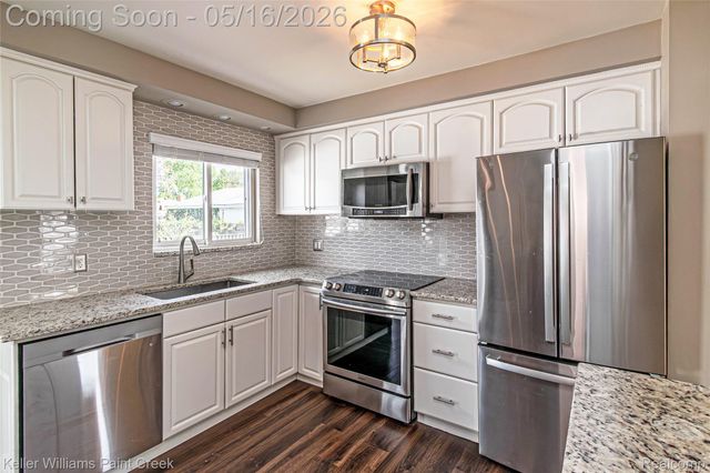 29652 Sherry Avenue, Madison Heights, MI 48071