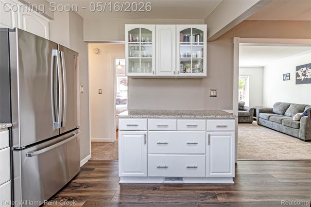 29652 Sherry Avenue, Madison Heights, MI 48071