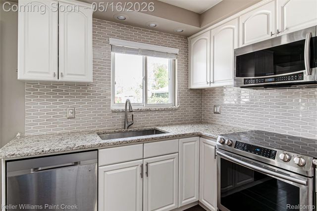 29652 Sherry Avenue, Madison Heights, MI 48071