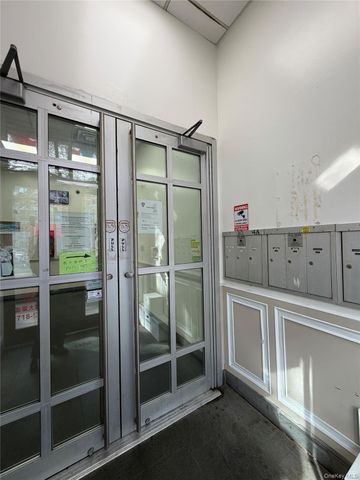 135-11 40th Road 4A, Flushing, NY 11354